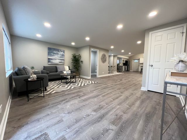 276 N Henry Street, Gary, IN 46403