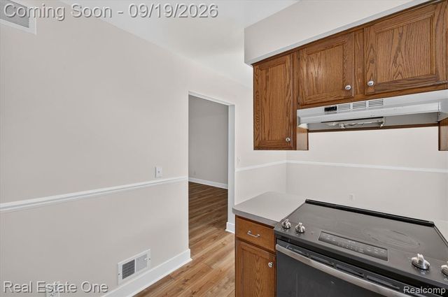 317 Hampton Court, South Lyon, MI 48178