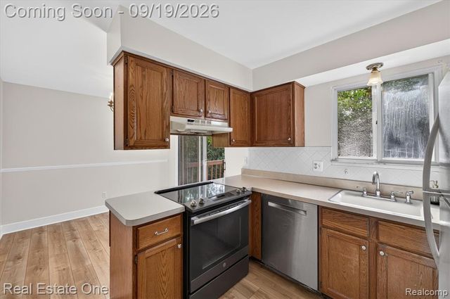 317 Hampton Court, South Lyon, MI 48178