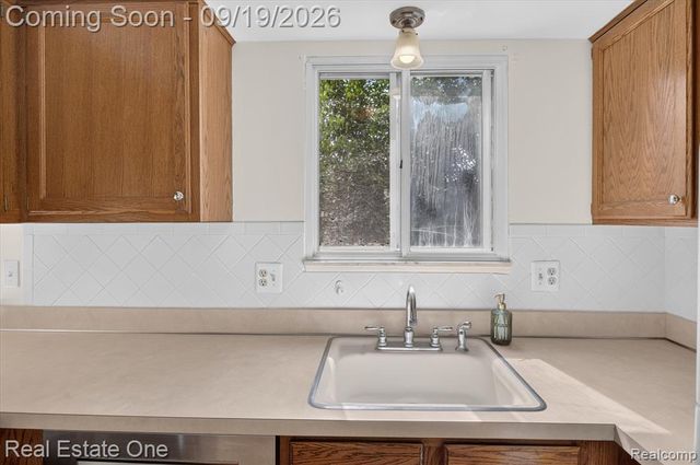 317 Hampton Court, South Lyon, MI 48178