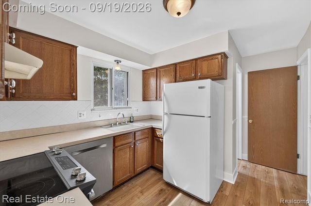 317 Hampton Court, South Lyon, MI 48178