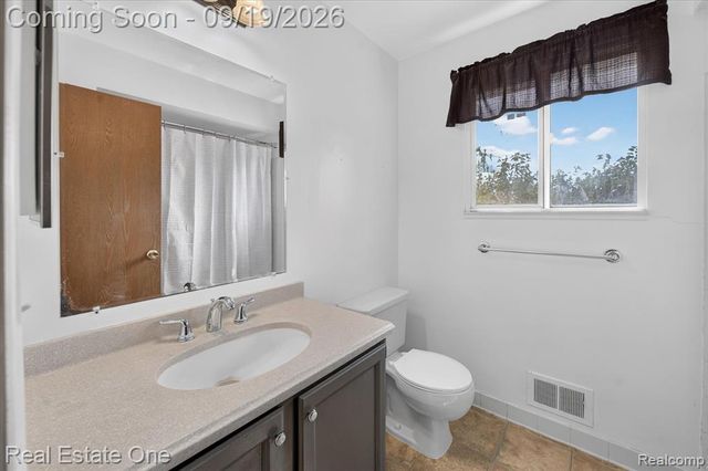 317 Hampton Court, South Lyon, MI 48178