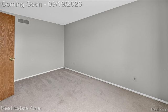 317 Hampton Court, South Lyon, MI 48178