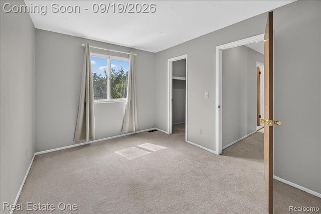 317 Hampton Court, South Lyon, MI 48178