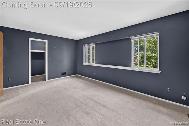 317 Hampton Court, South Lyon, MI 48178