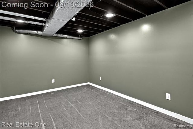 317 Hampton Court, South Lyon, MI 48178