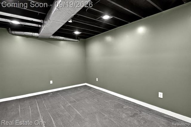 317 Hampton Court, South Lyon, MI 48178