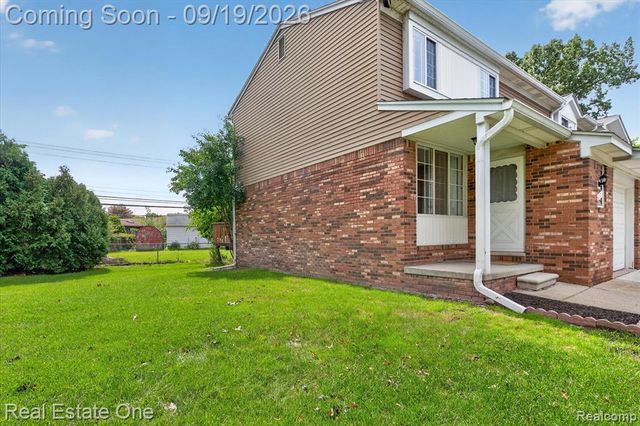 317 Hampton Court, South Lyon, MI 48178