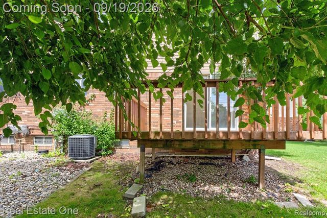 317 Hampton Court, South Lyon, MI 48178