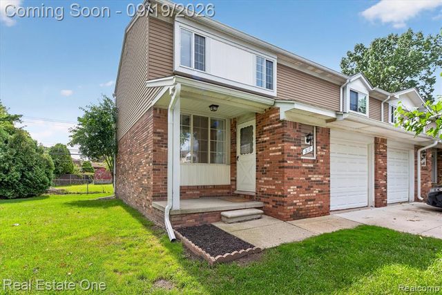 317 Hampton Court, South Lyon, MI 48178