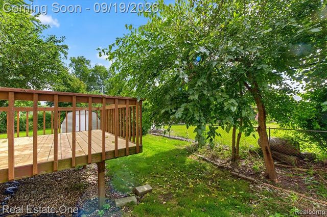 317 Hampton Court, South Lyon, MI 48178