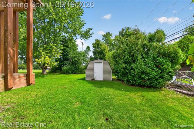 317 Hampton Court, South Lyon, MI 48178