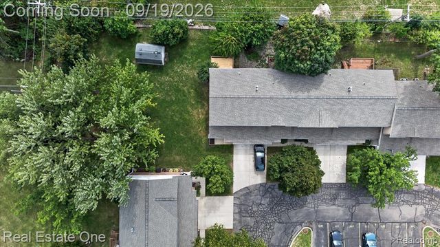 317 Hampton Court, South Lyon, MI 48178