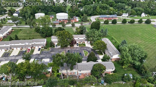 317 Hampton Court, South Lyon, MI 48178