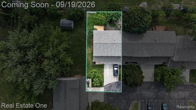317 Hampton Court, South Lyon, MI 48178