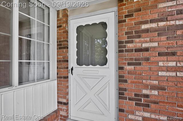 317 Hampton Court, South Lyon, MI 48178
