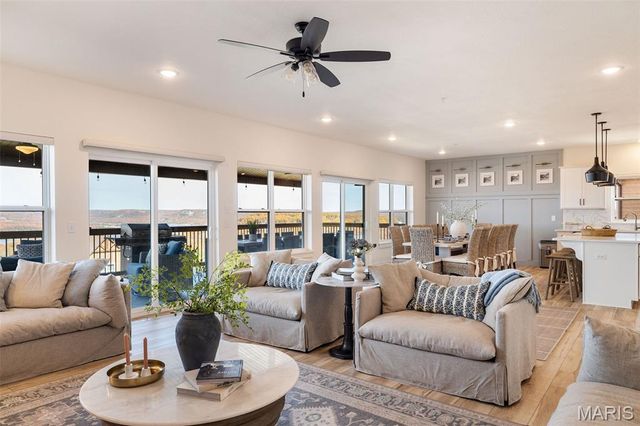 135 Frontier Way, Kimberling City, MO 65686