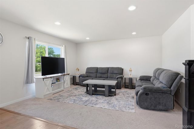 8760 Oak Ridge Trail, Westland, MI 48185