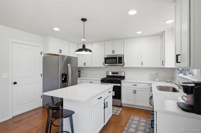8760 Oak Ridge Trail, Westland, MI 48185