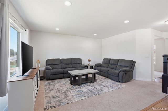 8760 Oak Ridge Trail, Westland, MI 48185