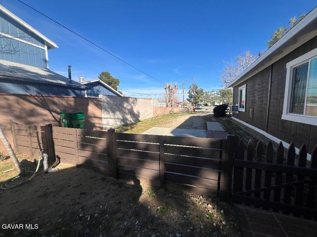 43119 E 7th Street, Lancaster, CA 93535