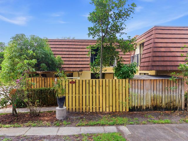 2213 22nd Lane, Palm Beach Gardens, FL 33418