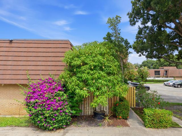 2213 22nd Lane, Palm Beach Gardens, FL 33418