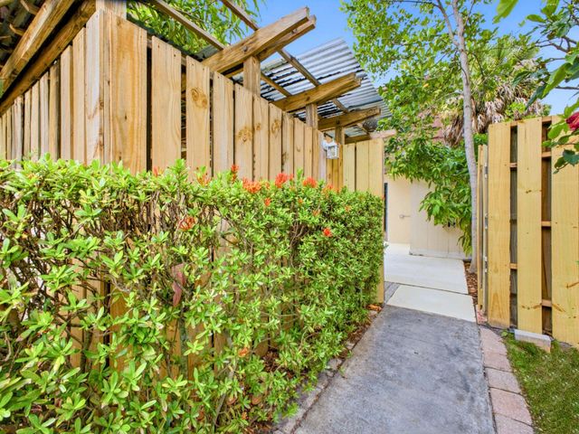 2213 22nd Lane, Palm Beach Gardens, FL 33418
