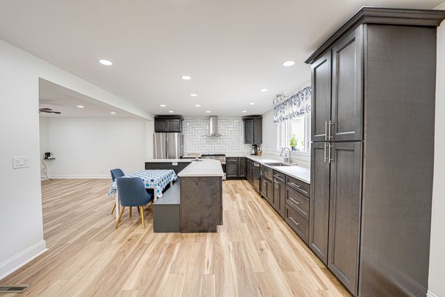 4433 Normandy Drive, Lisle, IL 60532