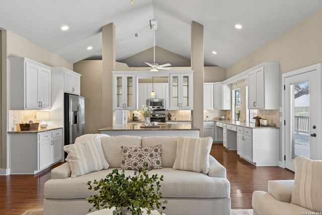 905 CYPRESS PASS RD, Spring Branch, TX 78070