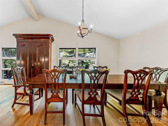5 Hillcrest Road E, Asheville, NC 28804