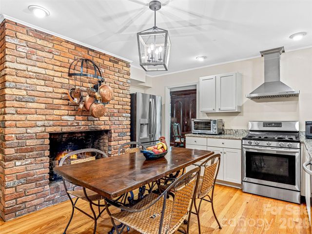 5 Hillcrest Road E, Asheville, NC 28804