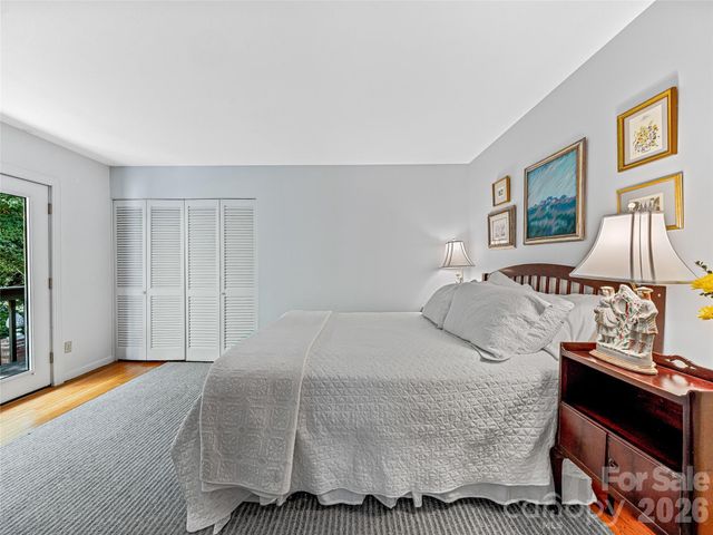 5 Hillcrest Road E, Asheville, NC 28804