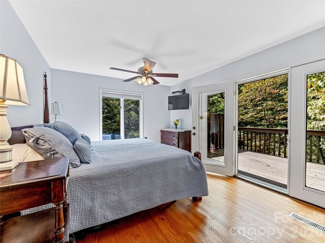 5 Hillcrest Road E, Asheville, NC 28804