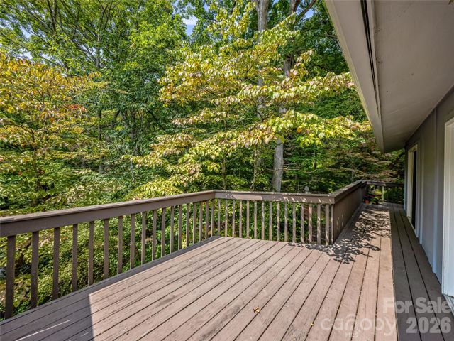5 Hillcrest Road E, Asheville, NC 28804