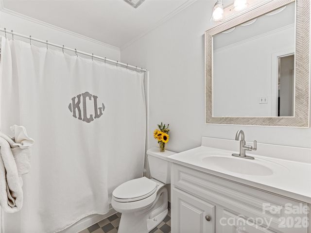 5 Hillcrest Road E, Asheville, NC 28804