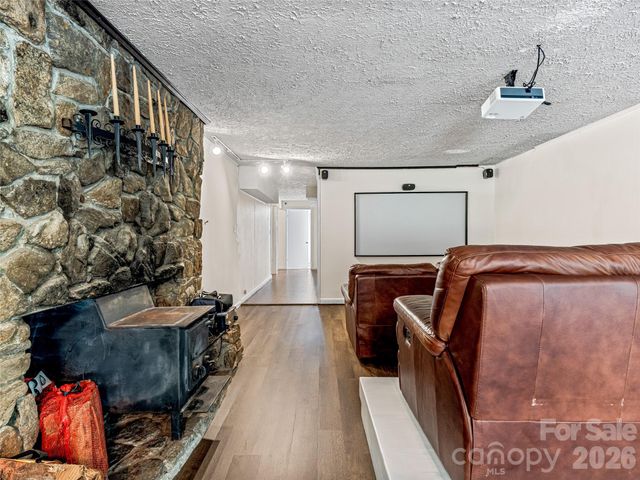5 Hillcrest Road E, Asheville, NC 28804