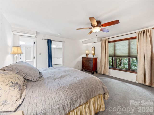 5 Hillcrest Road E, Asheville, NC 28804