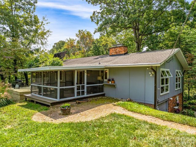 5 Hillcrest Road E, Asheville, NC 28804