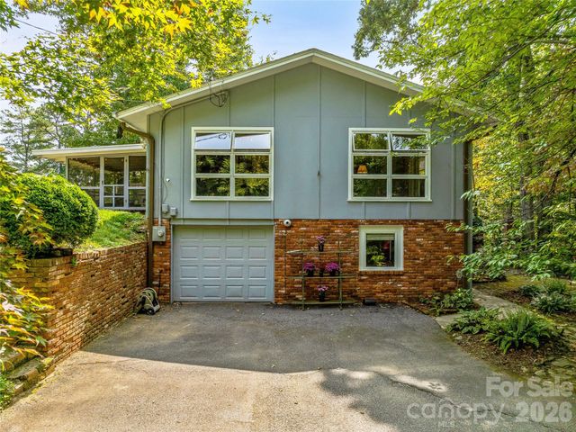 5 Hillcrest Road E, Asheville, NC 28804