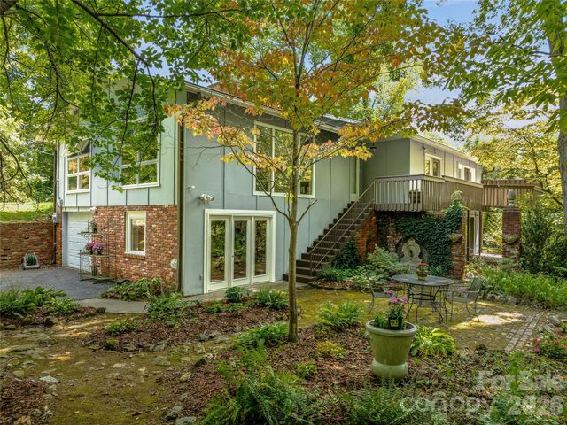 5 Hillcrest Road E, Asheville, NC 28804