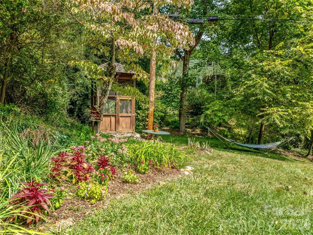 5 Hillcrest Road E, Asheville, NC 28804