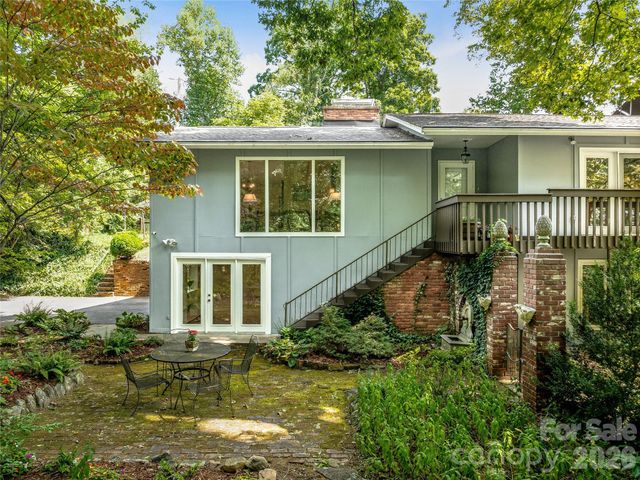 5 Hillcrest Road E, Asheville, NC 28804
