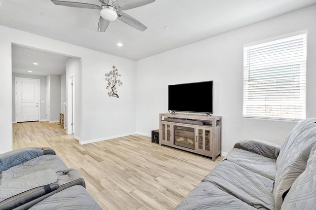 3875 Roberts Avenue, Clovis, CA 93619
