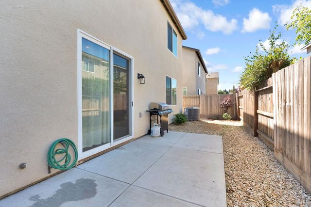 3875 Roberts Avenue, Clovis, CA 93619
