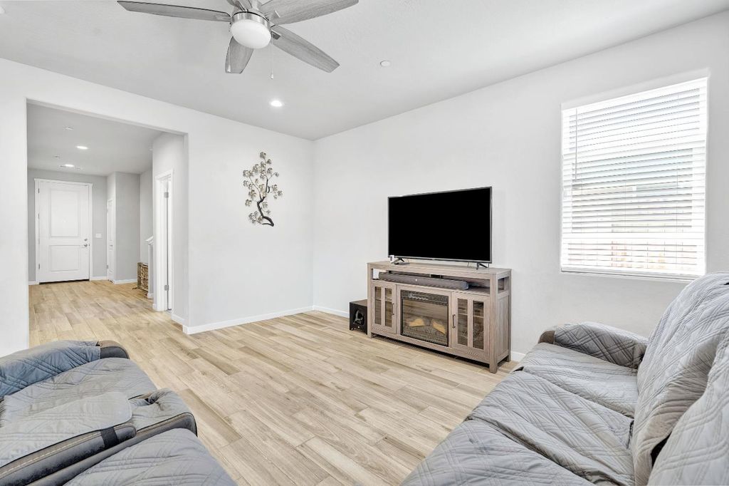 Image 10 of property listing at 3875 Roberts Avenue, Clovis, CA 93619