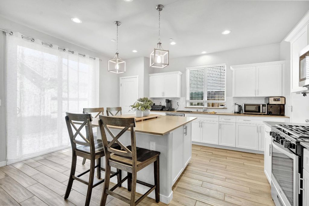 Image 12 of property listing at 3875 Roberts Avenue, Clovis, CA 93619