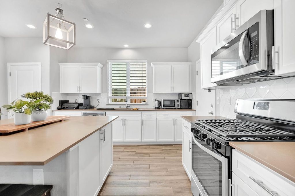 Image 13 of property listing at 3875 Roberts Avenue, Clovis, CA 93619