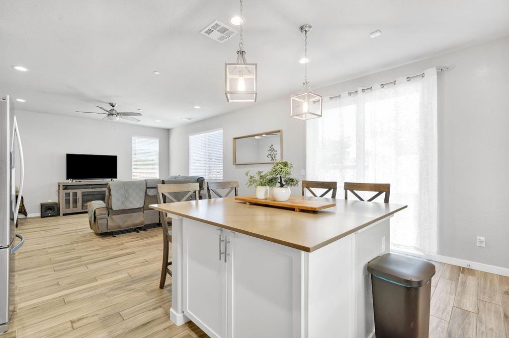 Image 14 of property listing at 3875 Roberts Avenue, Clovis, CA 93619