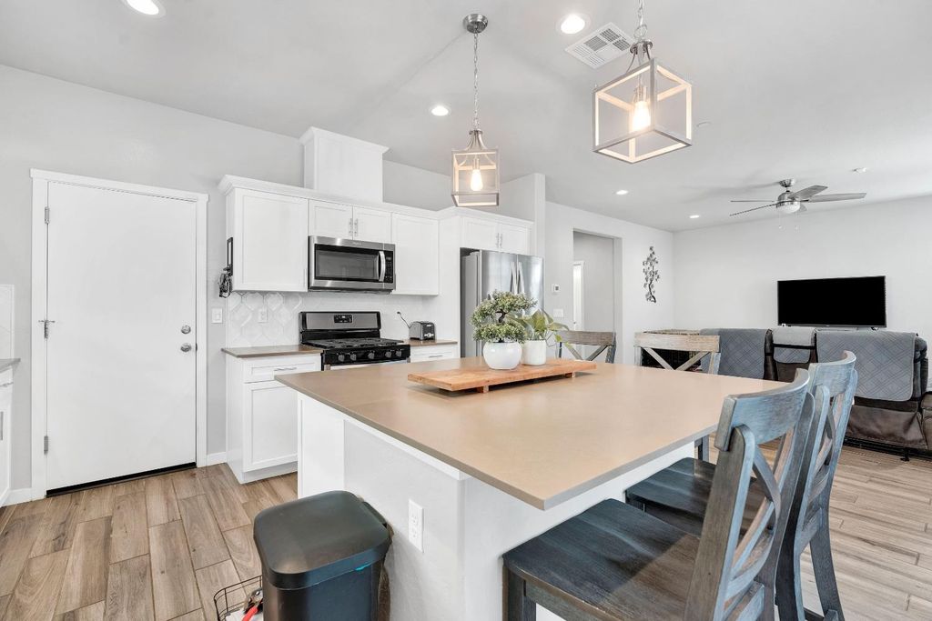 Image 15 of property listing at 3875 Roberts Avenue, Clovis, CA 93619